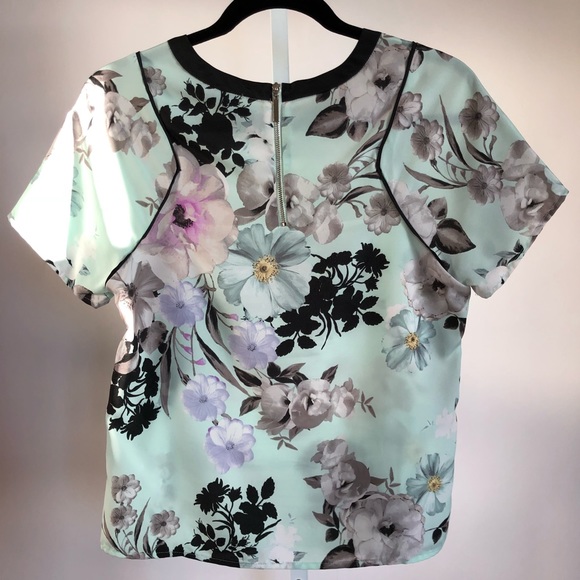 Short sleeve Floral Print Top - Picture 2 of 7